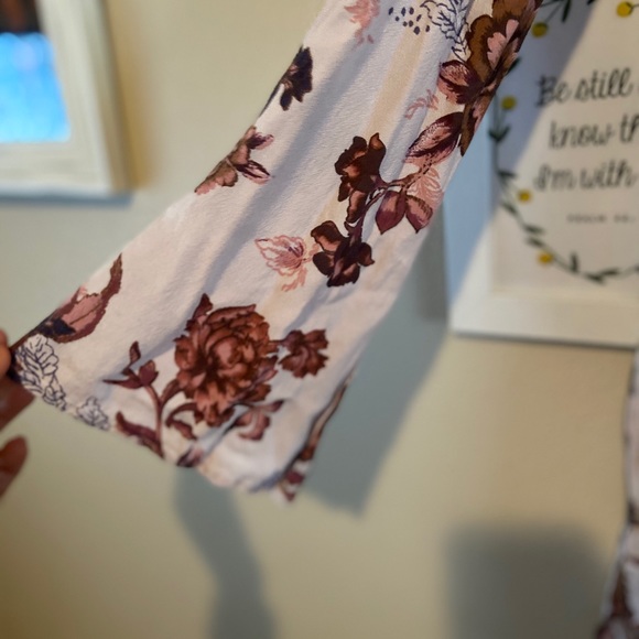 Urban Outfitters long sleeve floral blouse. - Picture 4 of 4
